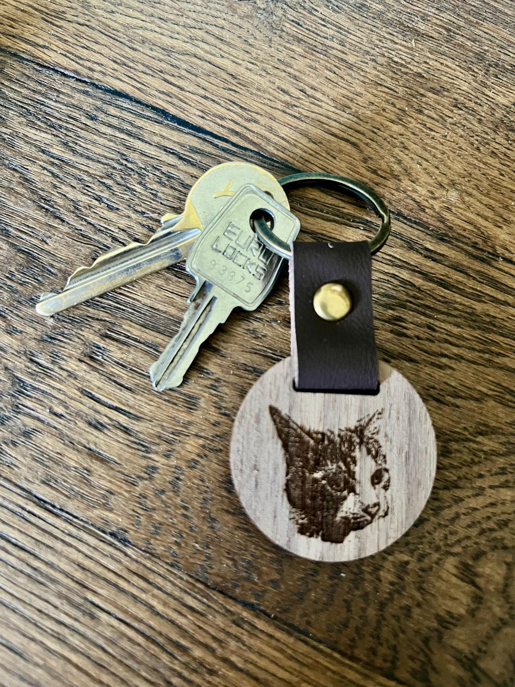 Custom Pet Portrait Keyring: Dark Wood & Leather, Personalized Pet Memorial
